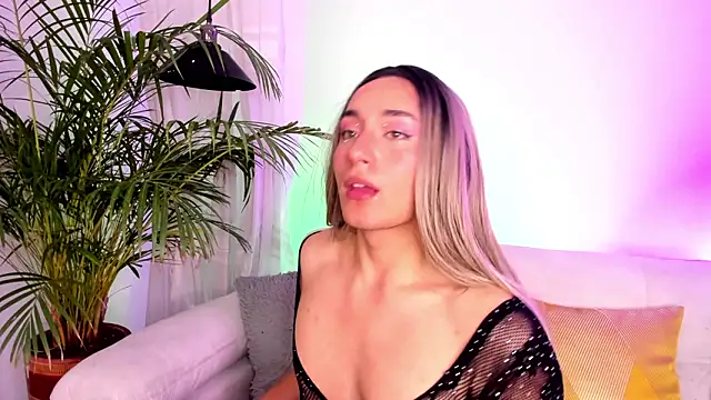 brihanna-youngn Webbikameraesitys