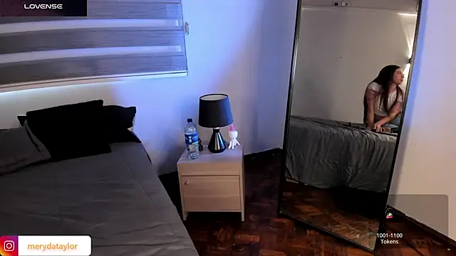 MERIDA_TAYLOR 现场XXX聊天