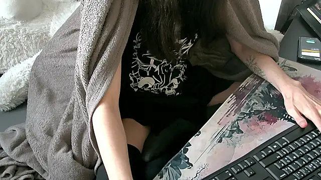 CeriseLapine Adlı Modelin Canlı XXX Sohbeti