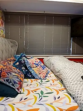 Maddythemilf: διαδικτυακό σόου στην κάμερα