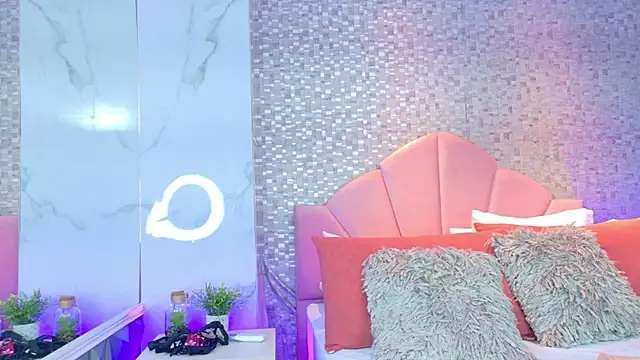 BellaConti1 Adlı Modelin Canlı XXX Sohbeti