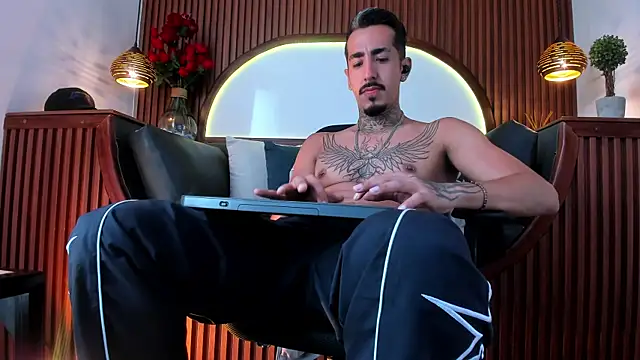 Donovan_Desmond: онлайн-секс-чат