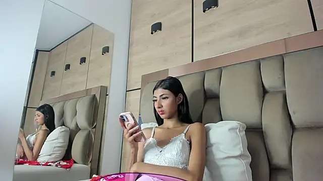 karol_lewiss' Live XXX Chat