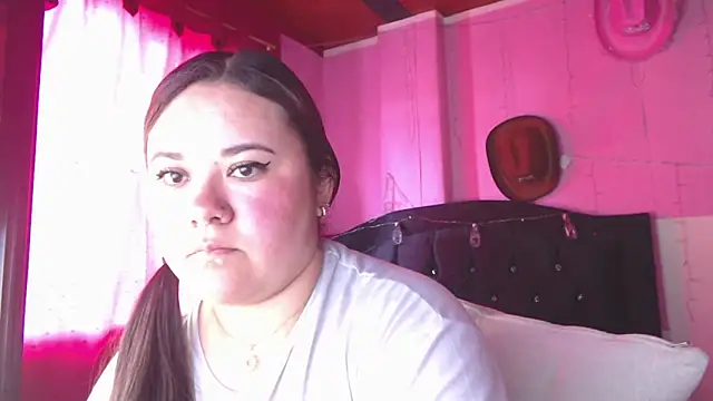 Chatroom XXX en direct de NikkiRous_