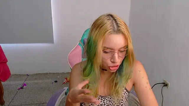 Онлайн чат XXX WandaDoll