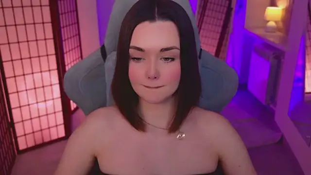 AvaFlower Chat XXX in diretta