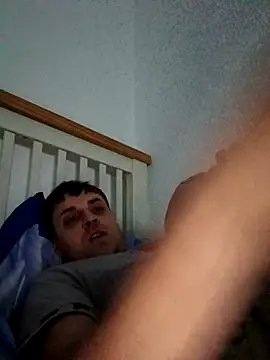 Levarboy: διαδικτυακό σόου στην κάμερα