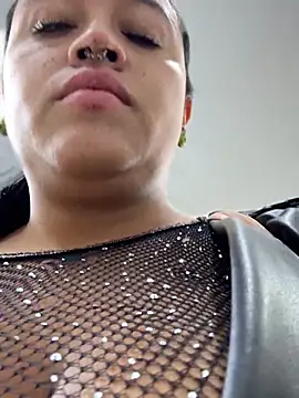 -Mia1's Live XXX Chat