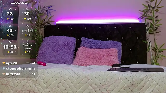 littlekiara4u__ Live XXX Chat