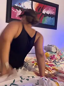 Kira_Spiicy élő XXX-chatje