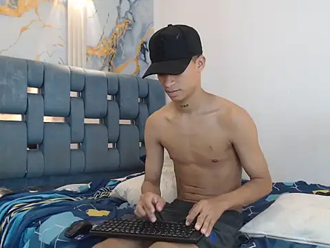 GOLD_BOYS live XXX chat