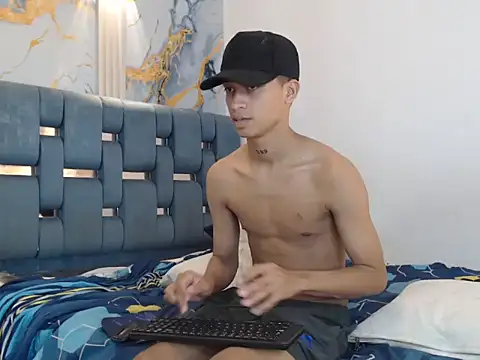 Show modela GOLD_BOYS na web-kameri