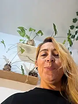 Sara_Valkyri লাইভ XXX চ্যাট