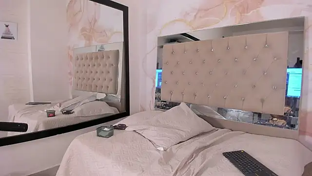 ainaah_ Chat XXX in diretta