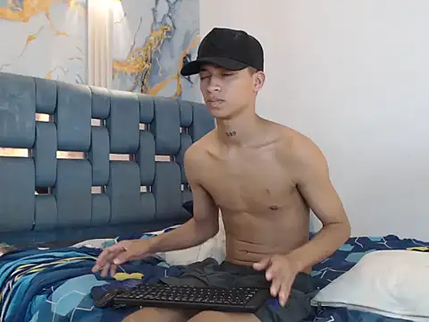 Show modela GOLD_BOYS na web-kameri