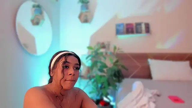 YariRose élő XXX-chatje