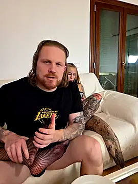 kylie_blck Pertunjukan Webcam