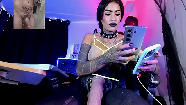 แชท XXX สดของ deborah_tatto