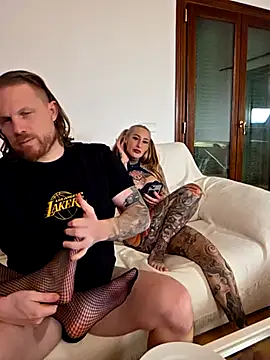 kylie_blck: απευθείας συνομιλία ΧΧΧ