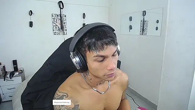 Leonard_Price Adlı Modelin Web Kamerası Şovu