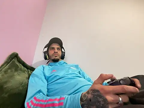 Rebeu313 webkamerás műsora