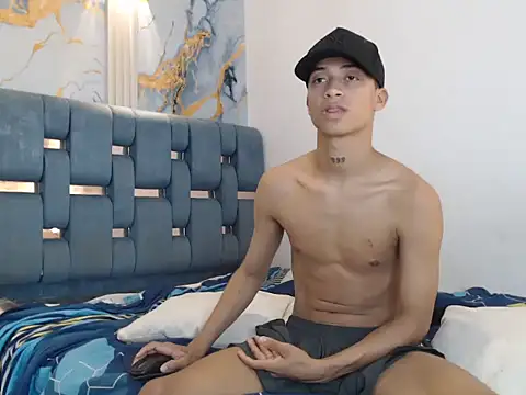 Show modela GOLD_BOYS na web-kameri