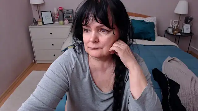 LeveMe2Nightt élő XXX-chatje