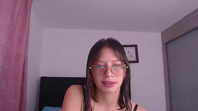 TiianaのライブXXXチャット