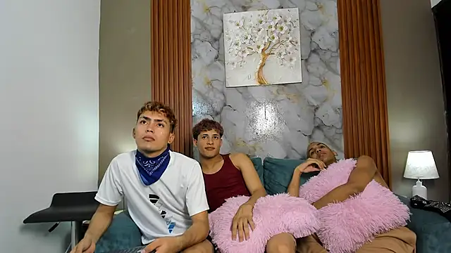 VERY_HOT_GUYS live XXX chat