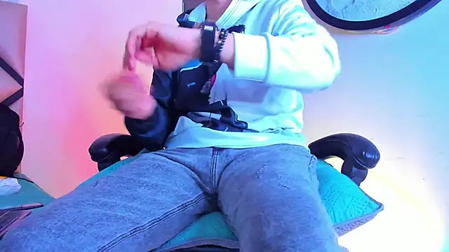 mike_257 live XXX chat