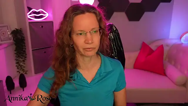 AnnikaRose live XXX chat