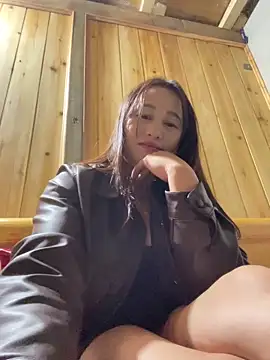 XXX chat uživo modela phungtiti