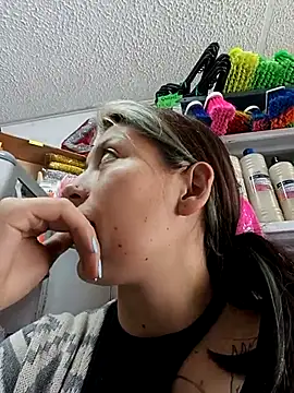 Chat +18 de Tefannyy_ ao vivo