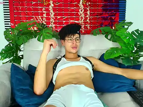 Show modela ThiiagoSaeenz na web-kameri