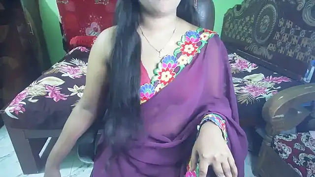 BengaliQueenStar élő XXX-chatje