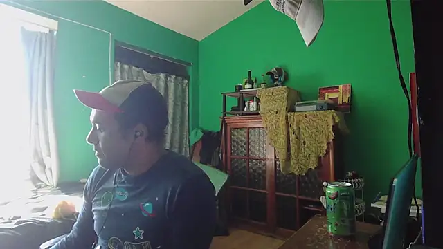 Show modela _______the na web-kameri