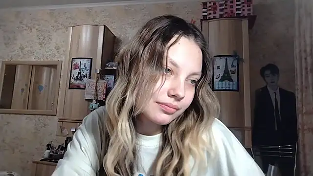 Show modela loaneei na web-kameri