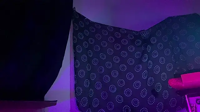 Guyst049 live XXX chat