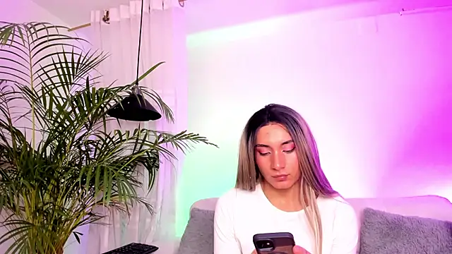 Chatroom XXX en direct de brihanna-young