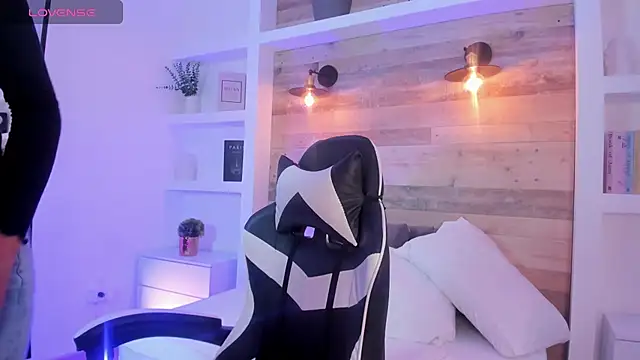 XXX chat uživo modela desireee_