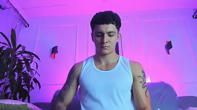 Chat XXX en directo de Leo_santoro