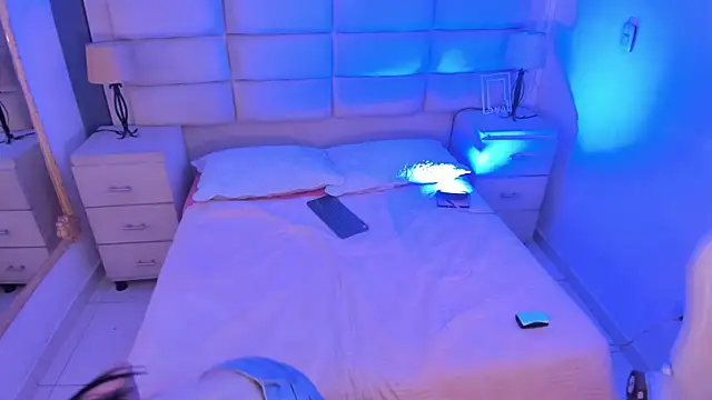 Chat +18 de GemmaBrown ao vivo