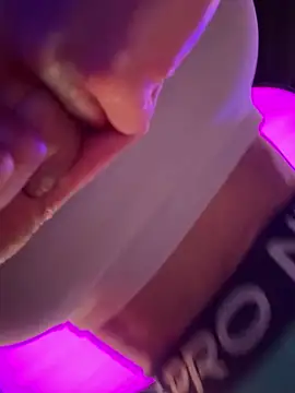 Chatroom XXX en direct de F3ckd0lllucy