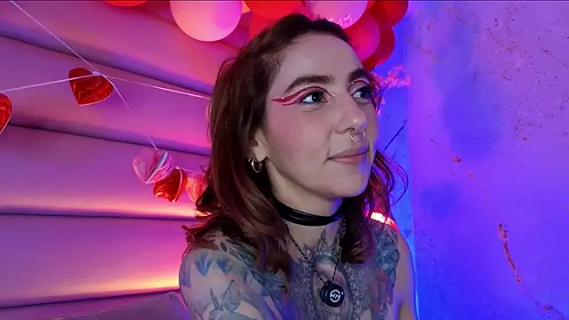 Chat +18 de Evangelyne_1 ao vivo