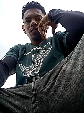 Show modela adambrosk_08 na web-kameri