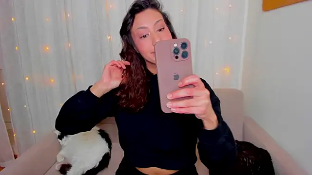 FieryHeart Adlı Modelin Canlı XXX Sohbeti