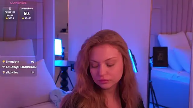 MollyHilton: онлайн-секс-чат