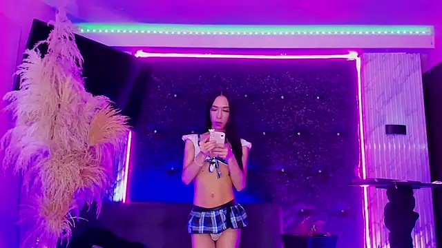 Pokazy przed kamerką – Queens_Wonders_Blonders