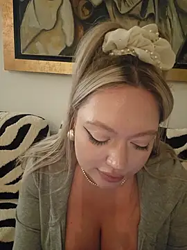 Živý XXX chat misstitmouseofficial