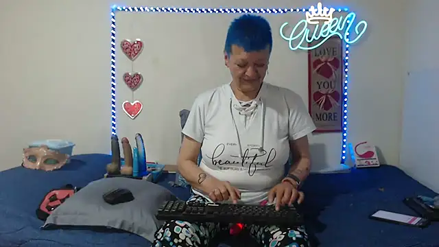 loquitaqueen011 – Naživo XXX chat